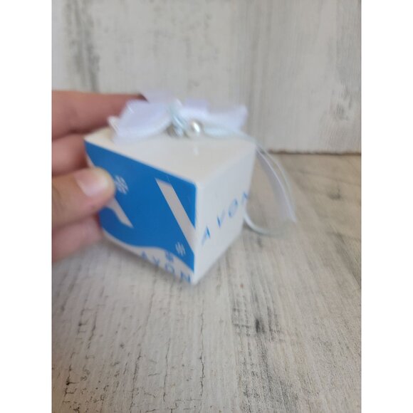 Avon 2005 white box limited edition ornament Xmas - Picture 6 of 6